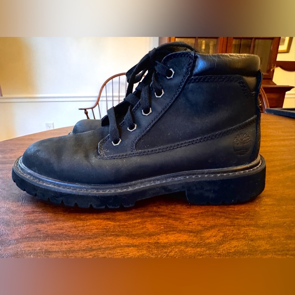 Timberland Women’s Black Leather Lace Up Boots size 6